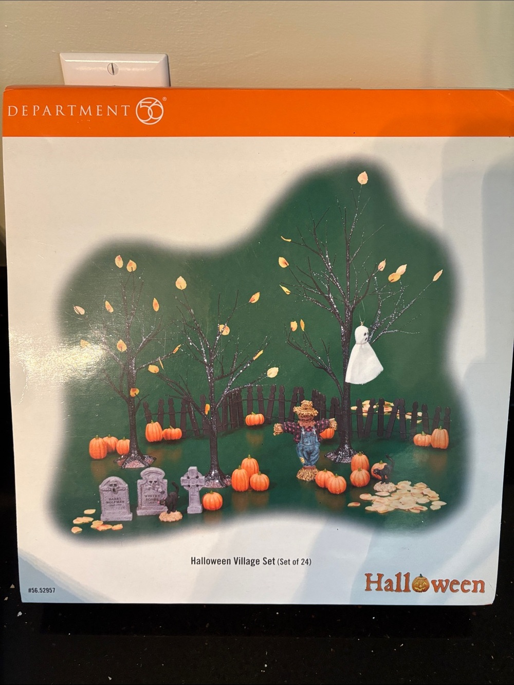 Department 56 Halloween Village Set (set of 24 pieces) Accessories Spooky Cute - Picture 2 of 13